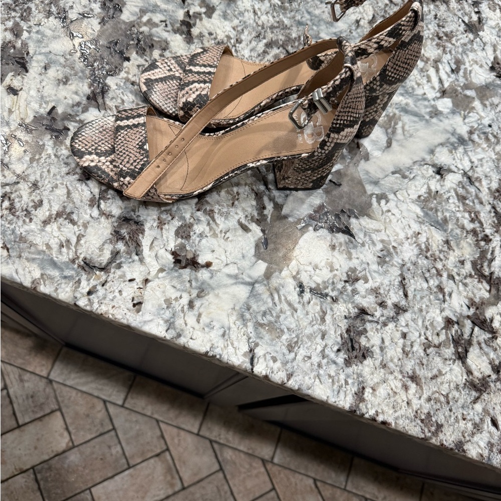 Giani Bernini Snakeskin Beige Heels